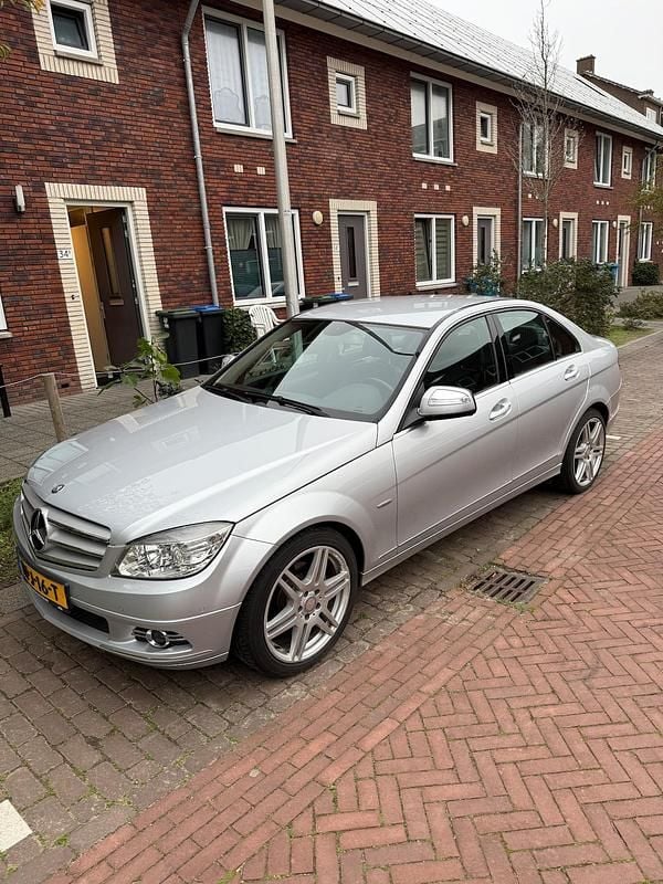 Grijs (metallic) Gebruikt 2007 Mercedes C280 Avantgarde Sedan | € 8.799 (Super prijs) - Afbeelding 1/4