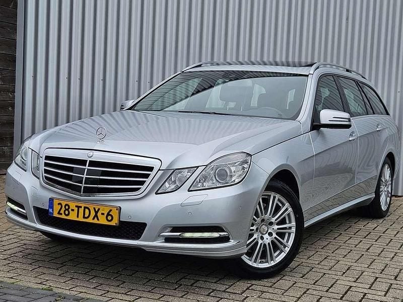 Grijs Gebruikt 2010 Mercedes E350 Avantgarde Stationwagen | € 17.950 (Iets duurder) - Afbeelding 1/4