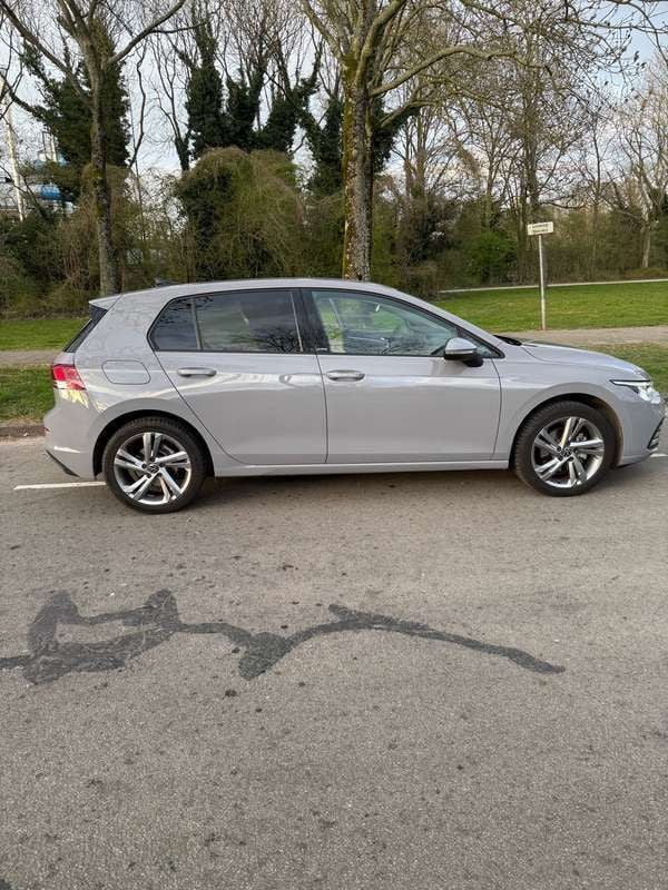 Grijs Gebruikt 2022 VW Golf VIII Active Stationwagen | € 27.500 (Eerlijke prijs) - Afbeelding 1/4
