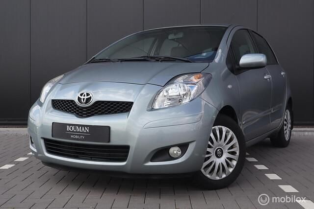 Grijs Gebruikt 2011 Toyota Yaris Hatchback | € 7.850 (Eerlijke prijs) - Afbeelding 1/4