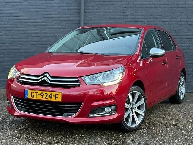 Rood Gebruikt 2015 Citroën C4 Feel Hatchback | € 5.945 (Goede deal) - Afbeelding 1/4