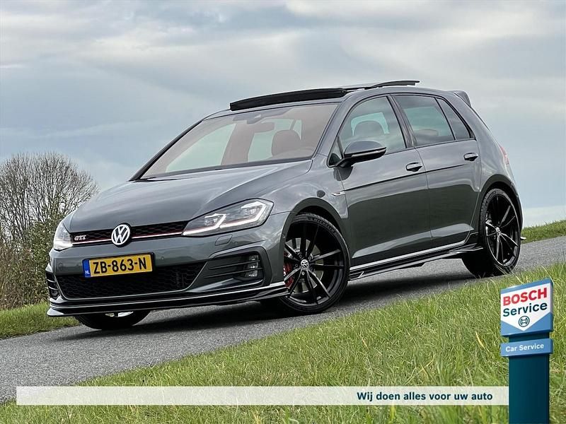 Grijs (metallic) Gebruikt 2018 VW Golf VII Design Hatchback | € 26.500 (Super prijs) - Afbeelding 1/4