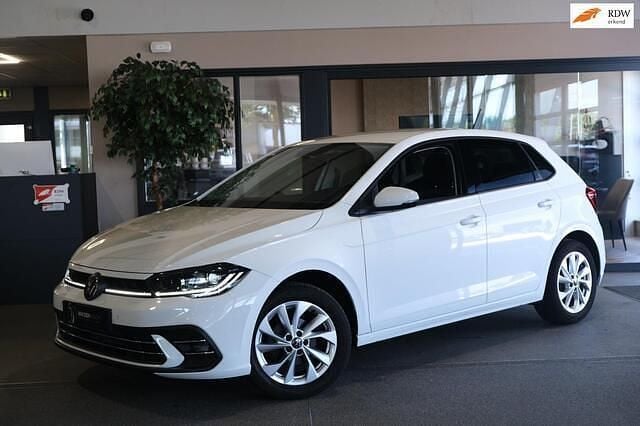 Wit Gebruikt 2021 VW Polo Style Hatchback | € 22.450 (Eerlijke prijs) - Afbeelding 1/4