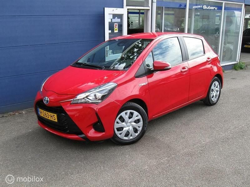 Occasion Toyota Yaris Hybrid Active 75 PK (55 kW) 2020 Rood Hatchback