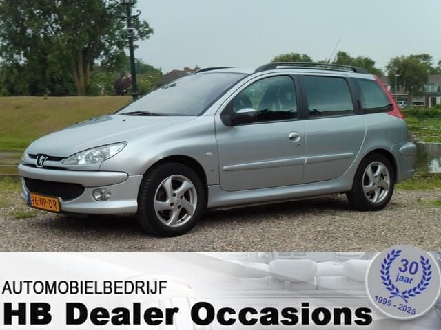 Grijs Gebruikt 2004 Peugeot 206 Stationwagen | € 1.550 (Eerlijke prijs) - Afbeelding 1/4