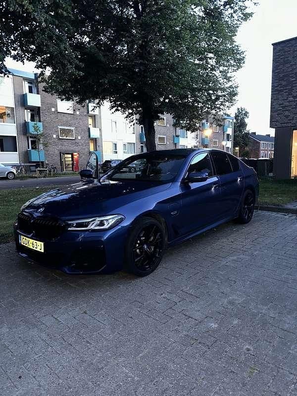 Blauw Gebruikt 2022 BMW 530e Sedan | € 41.000 (Eerlijke prijs) - Afbeelding 1/4