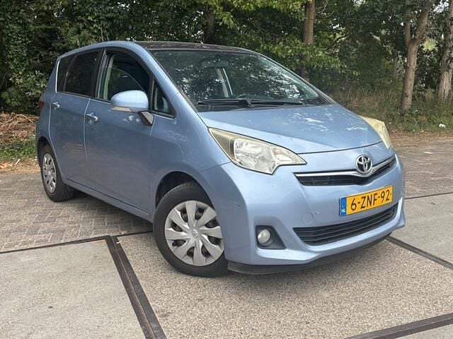 Blauw Gebruikt 2011 Toyota Verso-S MPV | € 4.300 (Eerlijke prijs) - Afbeelding 1/4
