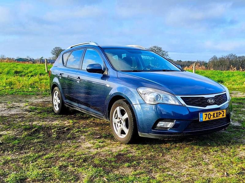 Blauw Occasion 2010 Kia Ceed Hatchback | € 2.475 (Eerlijke prijs) - Afbeelding 1/4
