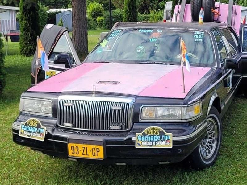 Zwart Gebruikt 1995 Lincoln Town Car Sedan | € 3.750 - Afbeelding 1/4