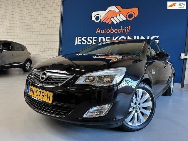 Zwart Gebruikt 2011 Opel Astra Sport Hatchback | € 3.450 (Goede deal) - Afbeelding 1/4