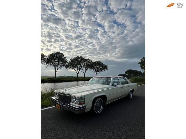Geel Gebruikt 1984 Cadillac Deville Sedan | € 6.950 - Afbeelding 1/4