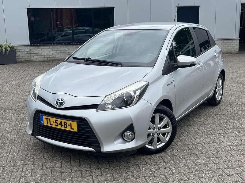 Grijs Gebruikt 2014 Toyota Yaris Hybrid Hatchback | € 10.880 (Eerlijke prijs) - Afbeelding 1/3