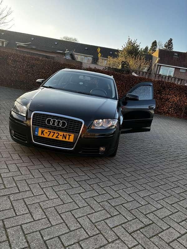 Zwart Gebruikt 2006 Audi A3 Attraction Hatchback | € 3.300 (Goede deal) - Afbeelding 1/4