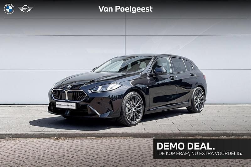 Zwart, metallic lak Gebruikt 2025 BMW 120 M Sport Hatchback | € 36.900 (Goede deal) - Afbeelding 1/4