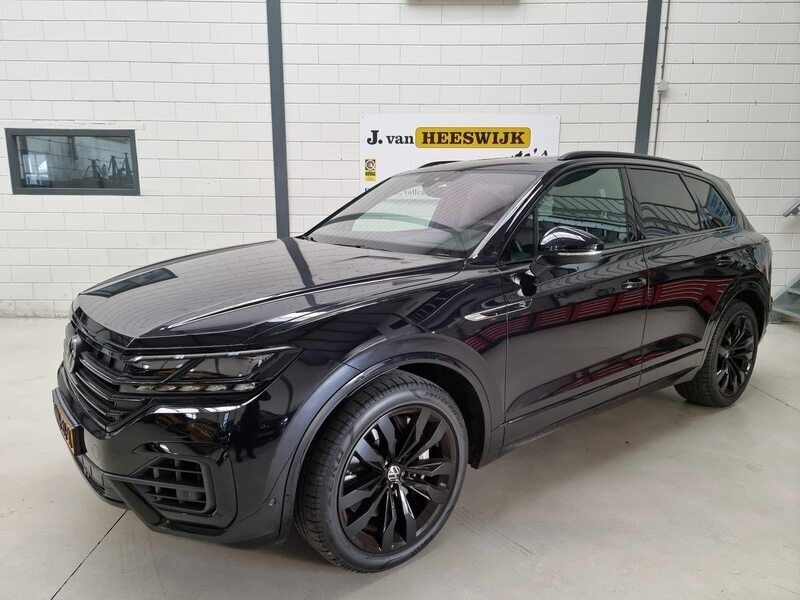 Zwart Gebruikt 2020 VW Touareg R SUV | € 62.450 (Goede deal) - Afbeelding 1/4