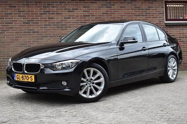 Zwart, metallic lak Gebruikt 2014 BMW 316 Sedan | € 10.949 (Super prijs) - Afbeelding 1/4