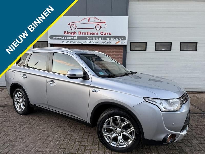 Grijs Occasion 2015 Mitsubishi Outlander P-HEV SUV | € 9.499 (Super prijs) - Afbeelding 1/4