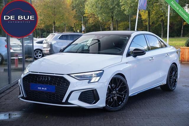 Wit Gebruikt 2022 Audi A3 Edition .1 Sedan | € 29.911 (Eerlijke prijs) - Afbeelding 1/4