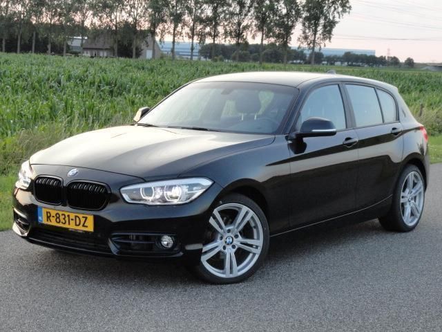 Zwart Gebruikt 2019 BMW 118 Executive Hatchback | € 15.495 (Super prijs) - Afbeelding 1/4