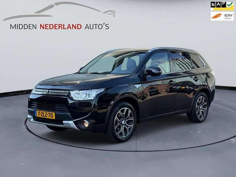 Zwart Gebruikt 2015 Mitsubishi Outlander P-HEV Edition SUV | € 9.750 (Super prijs) - Afbeelding 1/4