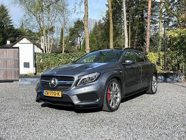 Grijs Occasion 2016 Mercedes GLA45 AMG AMG SUV | € 33.750 (Iets duurder) - Afbeelding 1/4