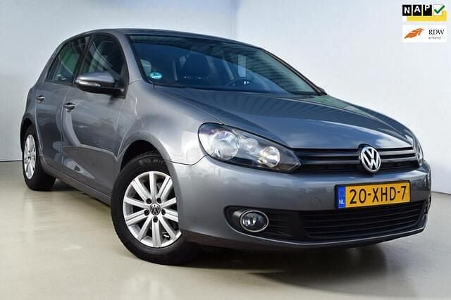 Grijs (metallic) Gebruikt 2012 VW Golf VII Trendline Hatchback | € 7.988 (Goede deal) - Afbeelding 1/4