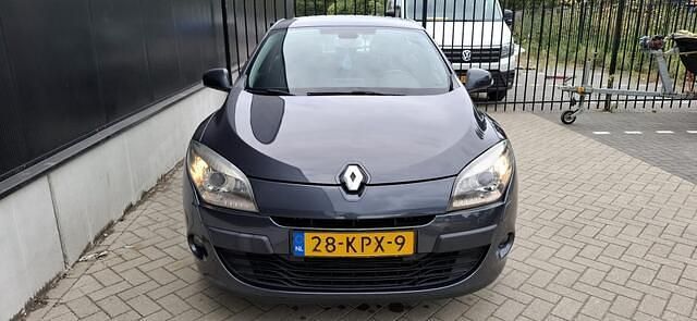 Grijs Gebruikt 2010 Renault Mégane III Dynamique Hatchback | € 4.000 (Eerlijke prijs) - Afbeelding 1/4