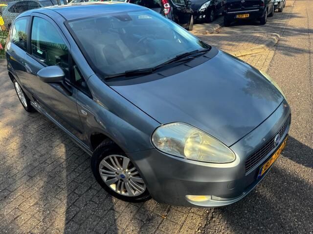 Grijs Gebruikt 2007 Fiat Grande Punto Hatchback | € 1.750 (Eerlijke prijs) - Afbeelding 1/4