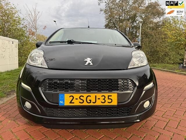 Zwart Gebruikt 2013 Peugeot 107 Active Hatchback | € 3.750 (Goede deal) - Afbeelding 1/4