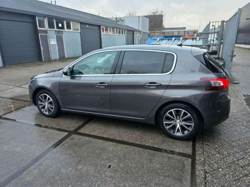 Gebruikt 2016 Peugeot 308 Style Sedan | € 9.000 (Goede deal) - Afbeelding 1/4