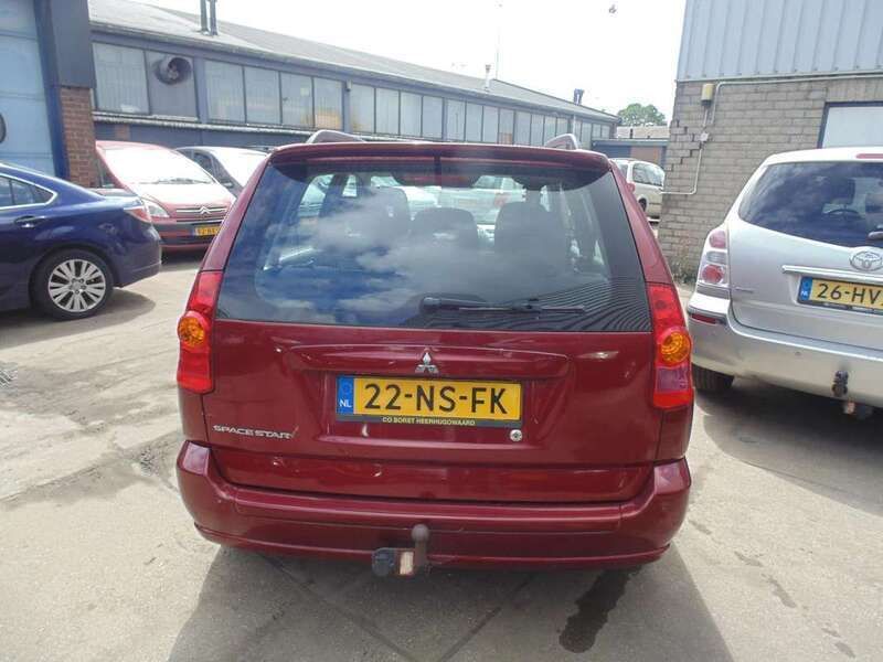 Rood, metallic lak Gebruikt 2004 Mitsubishi Space Star MPV | € 1.250 (Eerlijke prijs) - Afbeelding 1/4