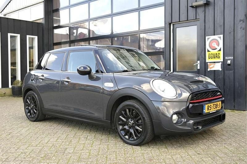 Grijs, metallic lak Gebruikt 2015 Mini Cooper S Business Hatchback | € 16.999 (Eerlijke prijs) - Afbeelding 1/4