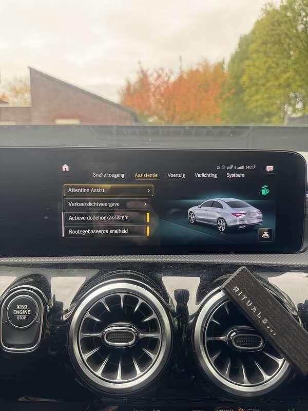 Zwart Gebruikt 2021 Mercedes CLA250e AMG Sedan | € 35.000 (Eerlijke prijs) - Afbeelding 1/4