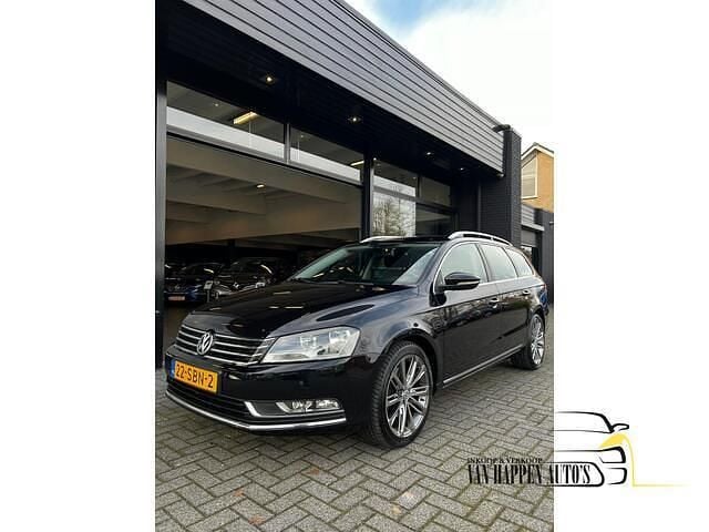 Zwart (metallic) Occasion 2011 VW Passat Comfortline Stationwagen | € 7.950 (Eerlijke prijs) - Afbeelding 1/4