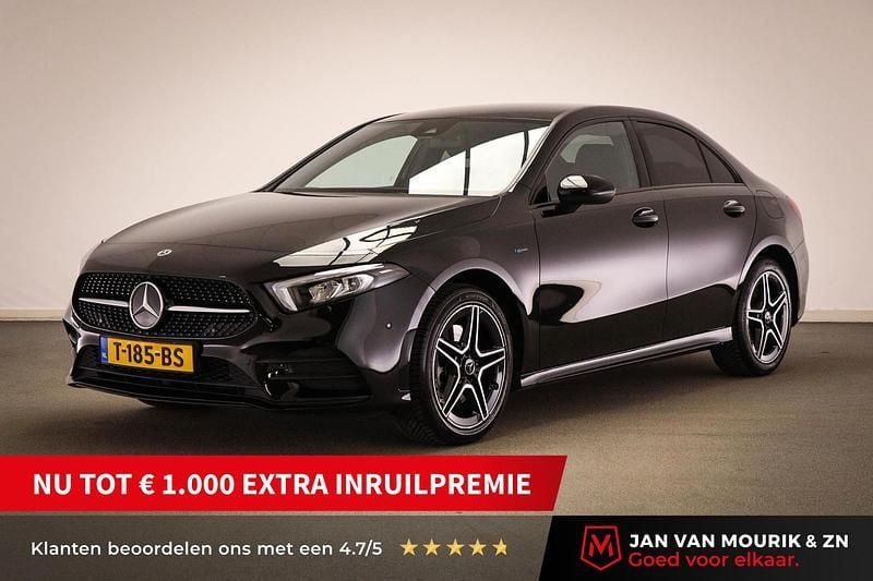Zwart Gebruikt 2021 Mercedes A250 Premium Plus Hatchback | € 29.045 (Eerlijke prijs) - Afbeelding 1/4