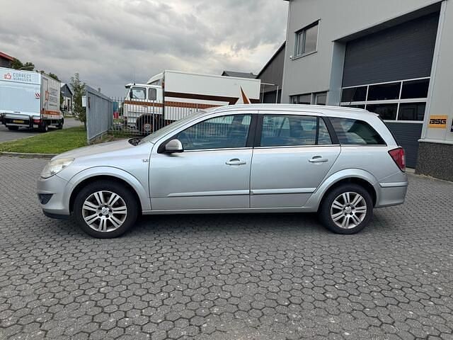 Grijs Gebruikt 2008 Opel Astra Executive Stationwagen | € 1.250 (Goede deal) - Afbeelding 1/4