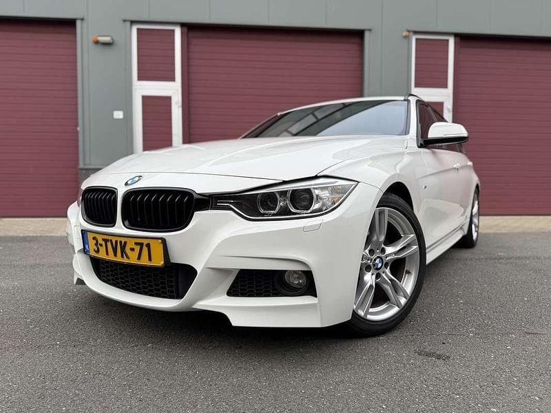 Wit Gebruikt 2014 BMW 316 Executive Stationwagen | € 13.249 (Iets duurder) - Afbeelding 1/4