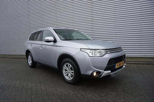 Occasion Mitsubishi Outlander Edition 122 PK (89 kW) 2015 Grijs SUV
