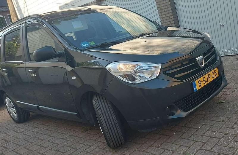 Gebruikt 2013 Dacia Lodgy Prestige MPV | € 7.500 (Eerlijke prijs) - Afbeelding 1/4