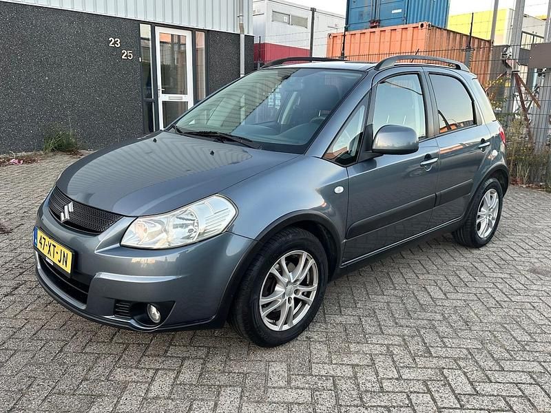 Grijs Gebruikt 2007 Suzuki SX4 MPV | € 2.399 (Eerlijke prijs) - Afbeelding 1/4