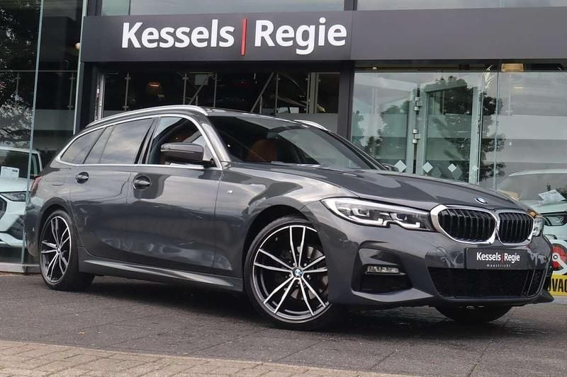 Grijs Gebruikt 2020 BMW 320 Executive Stationwagen | € 31.950 (Eerlijke prijs) - Afbeelding 1/4