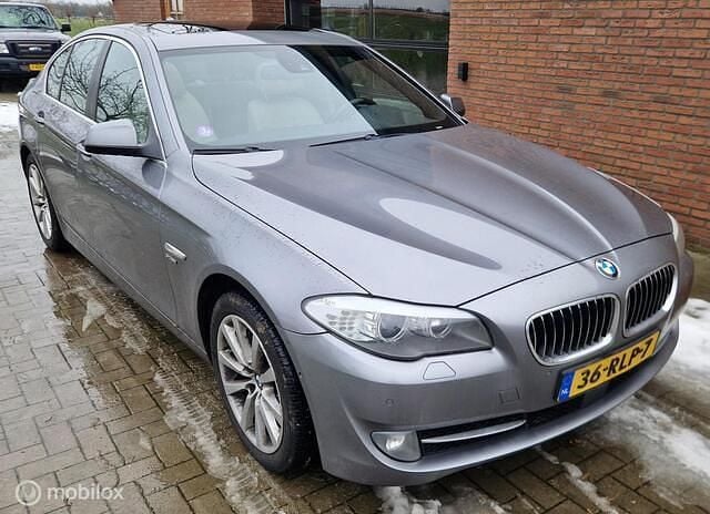 Grijs Gebruikt 2011 BMW 535 Executive Sedan | € 10.895 (Eerlijke prijs) - Afbeelding 1/4