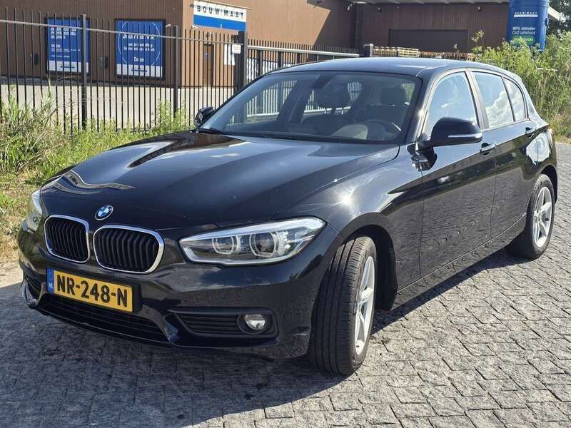 Zwart Gebruikt 2017 BMW 118 Hatchback | € 12.000 (Goede deal) - Afbeelding 1/4