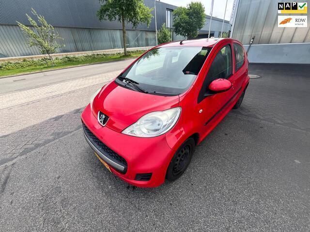 Rood Gebruikt 2009 Peugeot 107 Hatchback | € 1.399 (Iets duurder) - Afbeelding 1/4