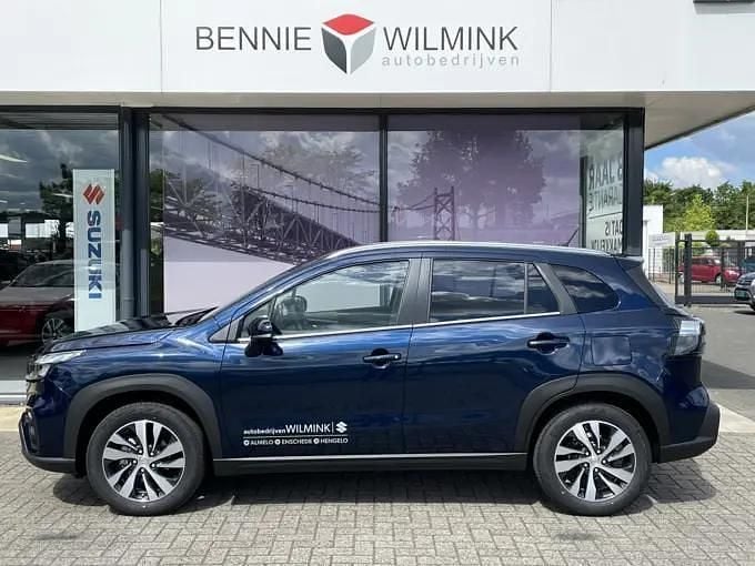 Blauw Gebruikt 2025 Suzuki SX4 S-Cross Style SUV | € 32.490 (Duur) - Afbeelding 1/4