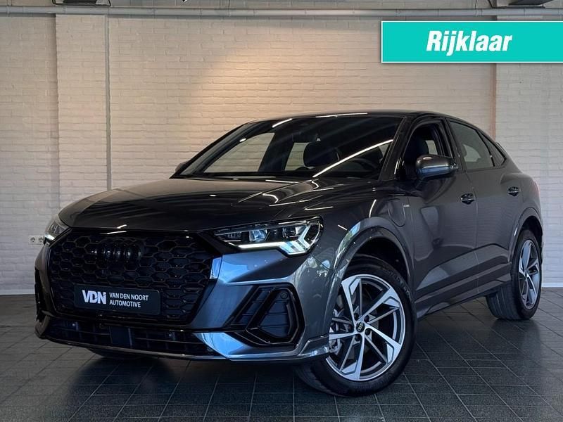 Grijs Gebruikt 2022 Audi Q3 Sportback Black Edition SUV | € 44.950 (Eerlijke prijs) - Afbeelding 1/4
