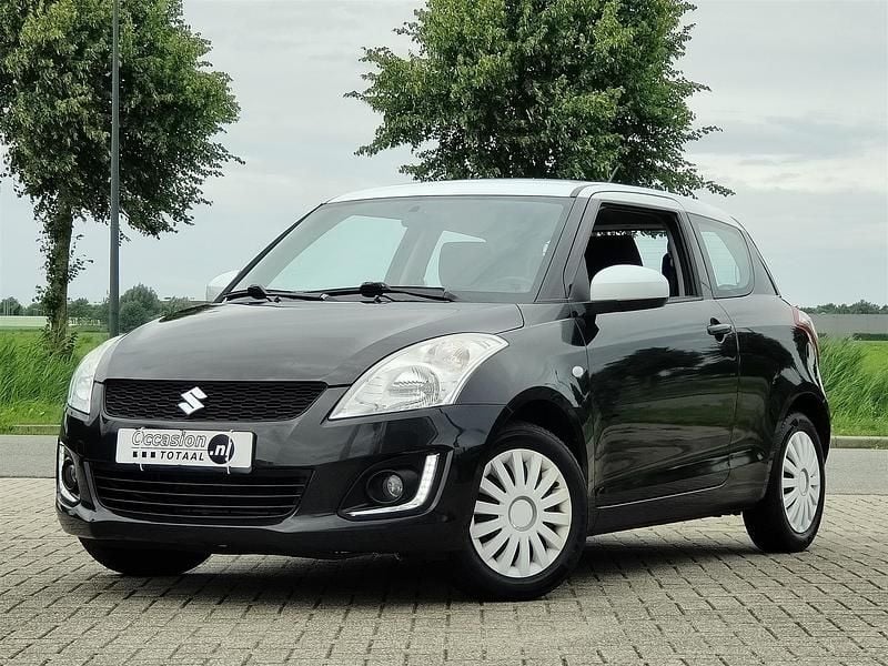 Zwart Gebruikt 2015 Suzuki Swift Comfort Hatchback | € 7.950 (Eerlijke prijs) - Afbeelding 1/4