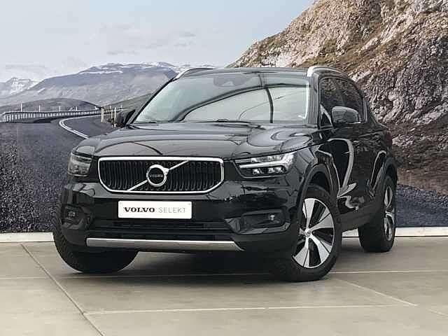 Zwart Gebruikt 2021 Volvo XC40 Momentum SUV | € 33.950 (Eerlijke prijs) - Afbeelding 1/4