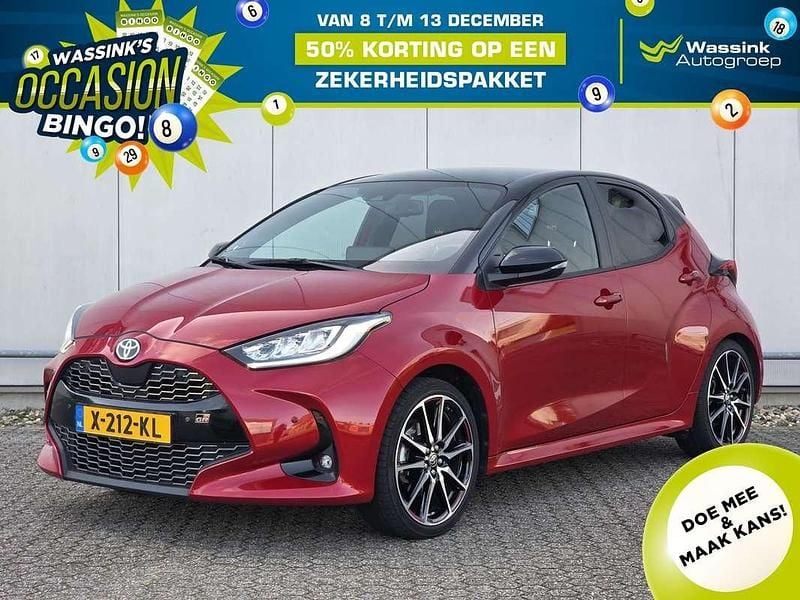 Rood Gebruikt 2022 Toyota Yaris Hybrid Sport Hatchback | € 22.690 (Iets duurder) - Afbeelding 1/4