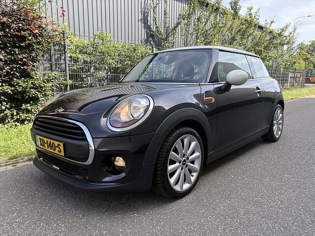 Bruin Occasion 2015 Mini ONE Business Hatchback | € 8.350 (Eerlijke prijs) - Afbeelding 1/4